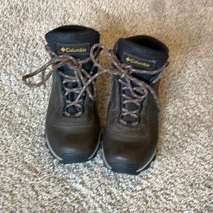 Columbia Hiking boots Size 3 kids